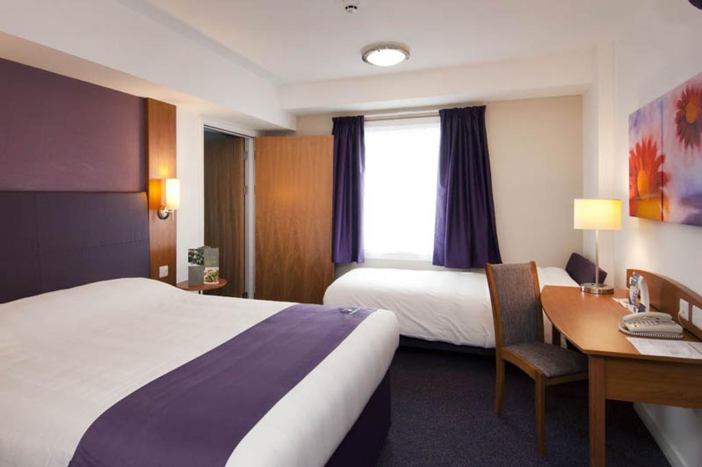 Premier Inn Falkirk East Δωμάτιο φωτογραφία